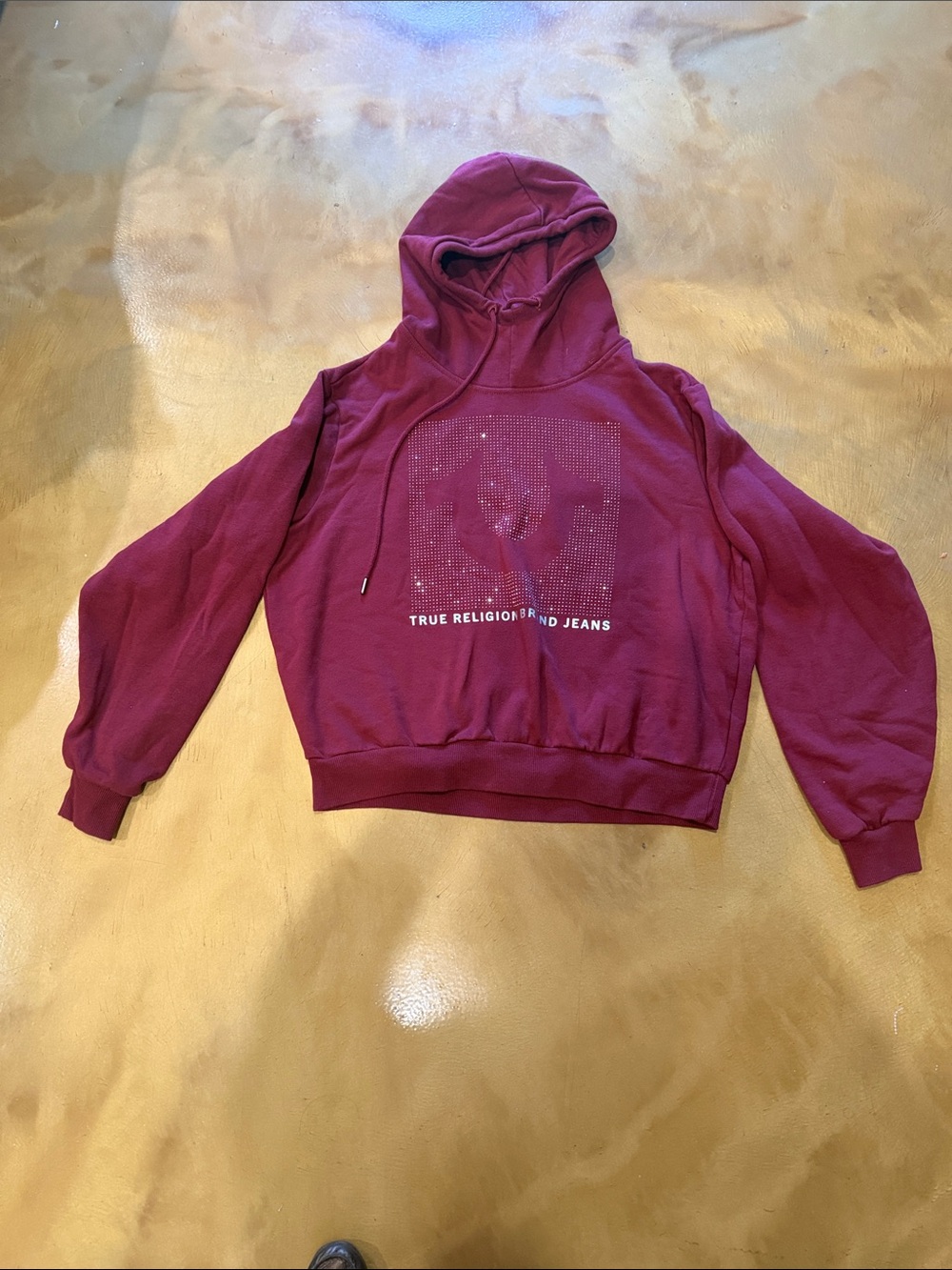 Super nice and cozy hooded sweatshirts in a burgundy color and jewel front.